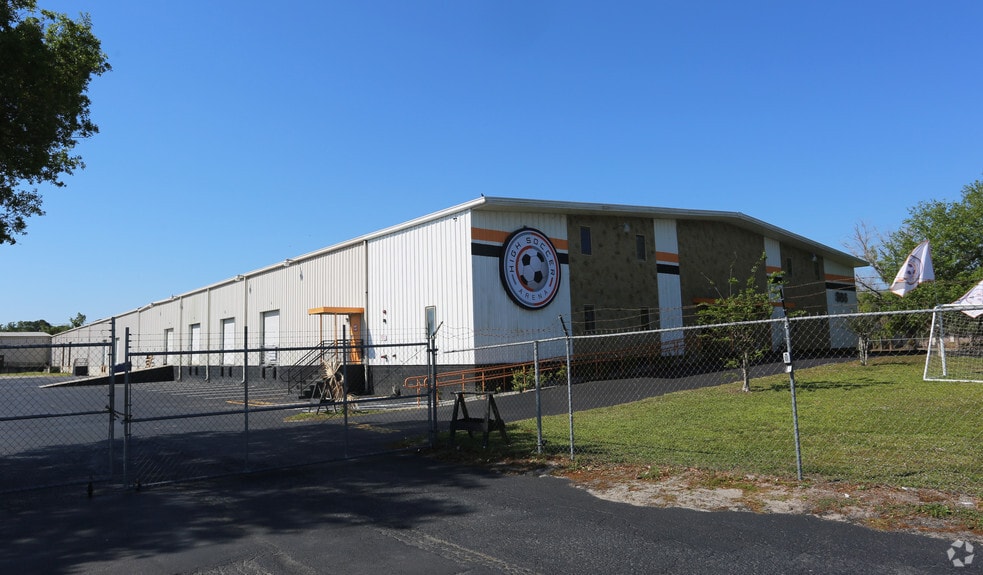 More Photos Of 366 W Taft Vineland Rd, Orlando Warehouse For Lease