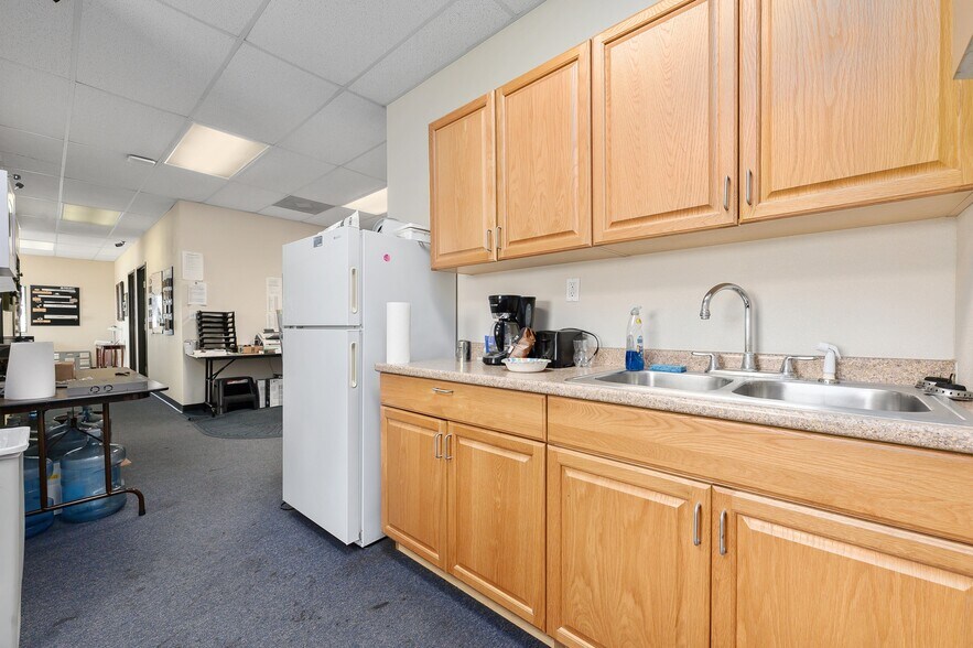 More Photos Of 165 Tecon Cv, Buda Warehouse For Lease