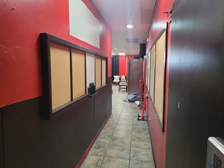 More Photos Of 953 E Sahara Ave, Las Vegas Storefront For Sale