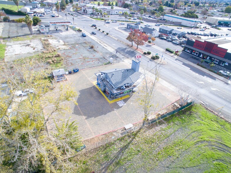 More Photos Of 1820 W 10th St, Antioch Restaurant For Sale