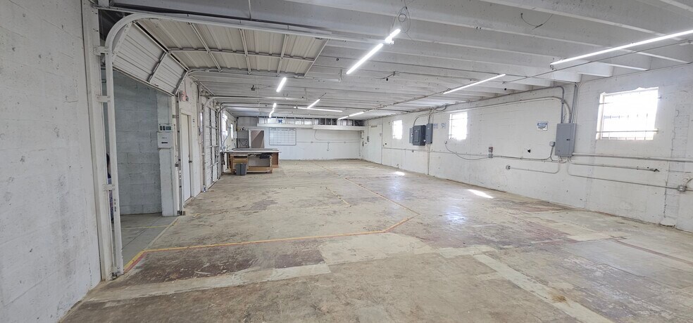 More Photos Of 211 SE 9th Ave, Boynton Beach Light Manufacturing For Lease