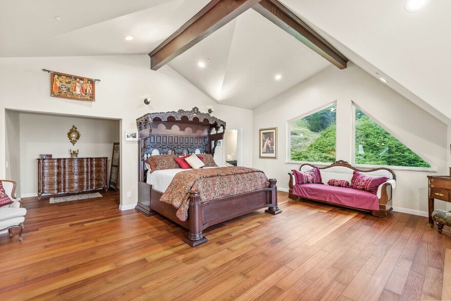 More Photos Of 266 Dolphin Dr, Whitethorn Hotel For Sale