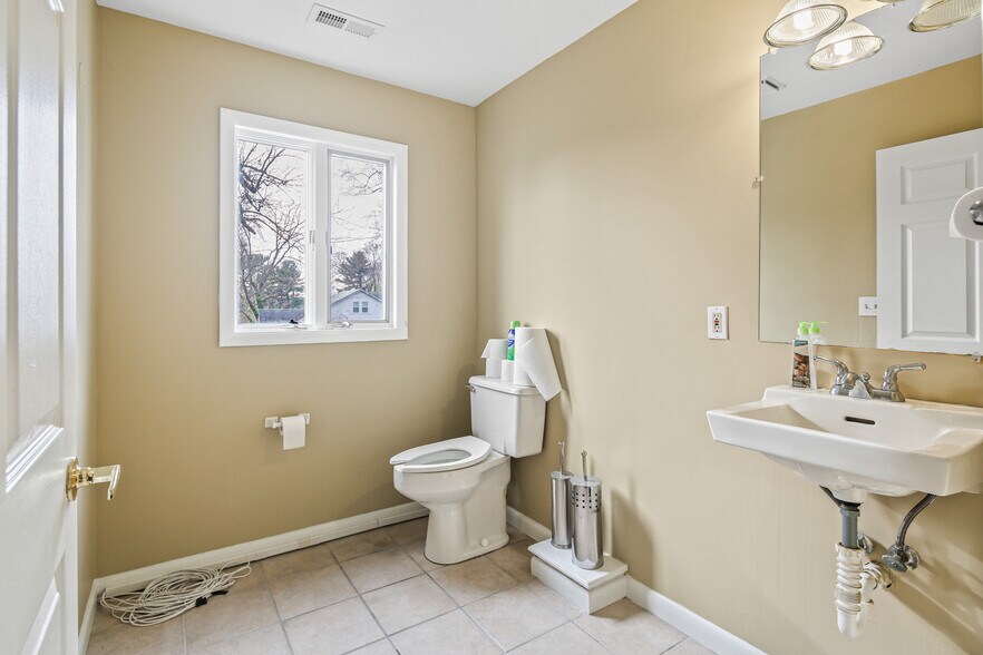 More Photos Of 808 Baltimore Pike, Bel Air Medical For Sale