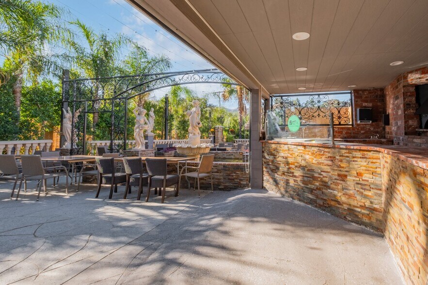 More Photos Of 6500 Foothill Blvd, Tujunga Restaurant For Sale