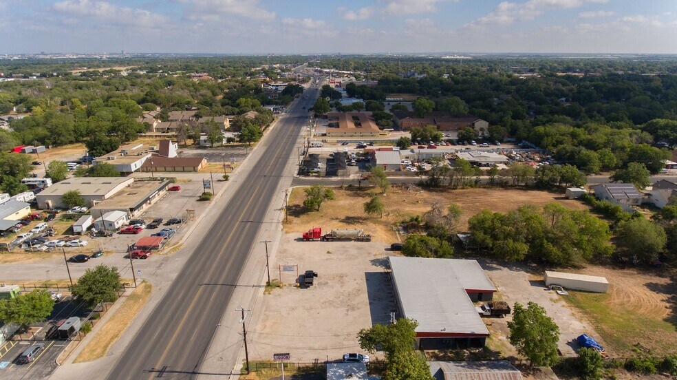 More Photos Of 2200-2204 S WW White Rd, San Antonio Restaurant For Lease