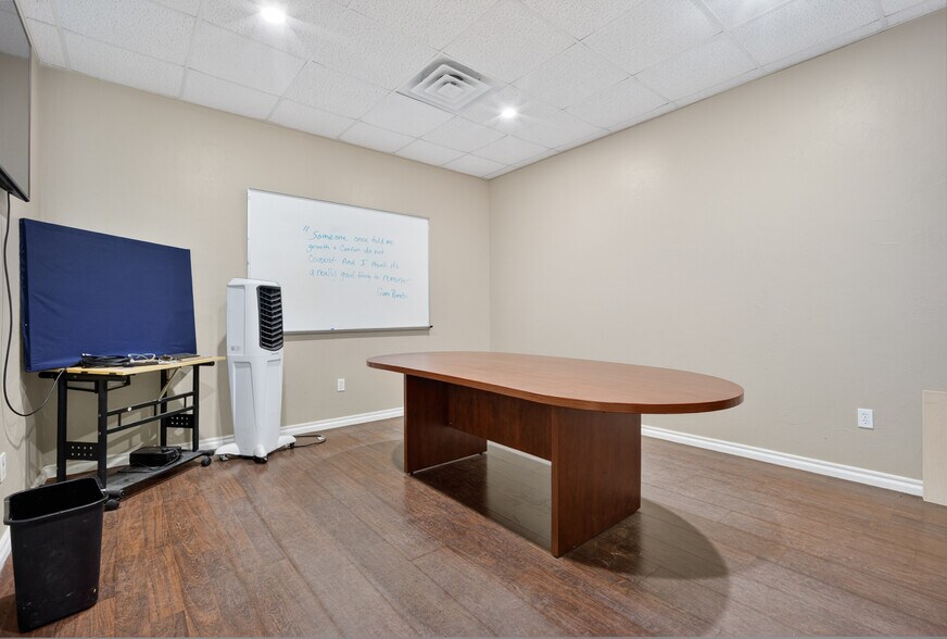 More Photos Of 1835 Industrial Blvd, Norman Warehouse For Sale