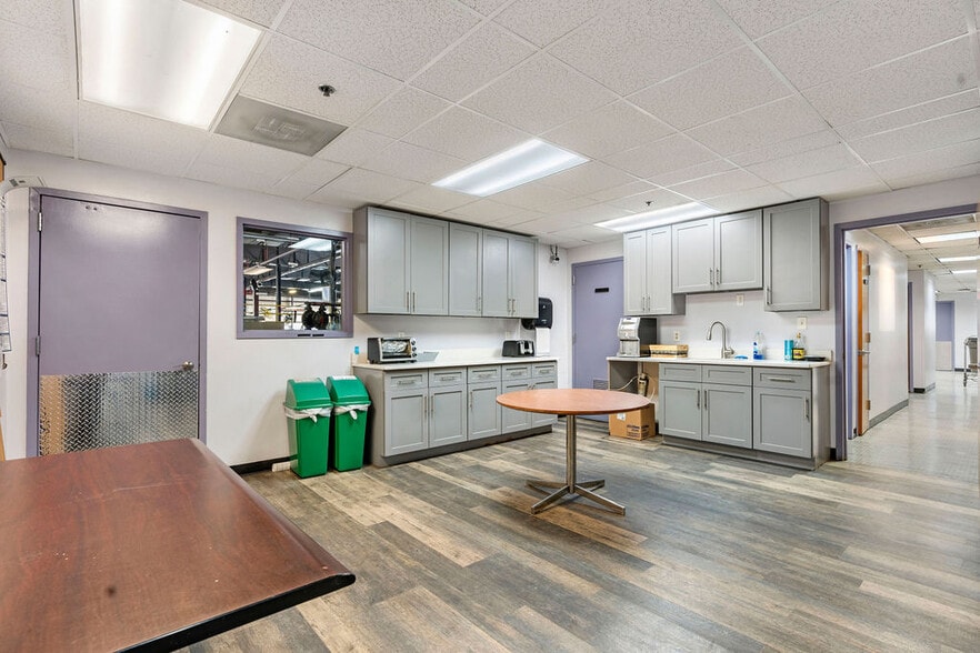 More Photos Of 2400 Richmond Ter, Staten Island Manufacturing For Lease