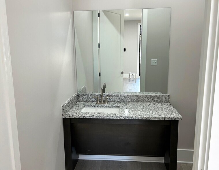 More Photos Of 140 E Professional Park Ct, Bowling Green Office For Sale