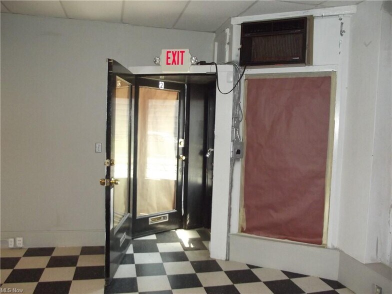 More Photos Of 17051 Libby Rd, Maple Heights Storefront Retail Residential For Lease