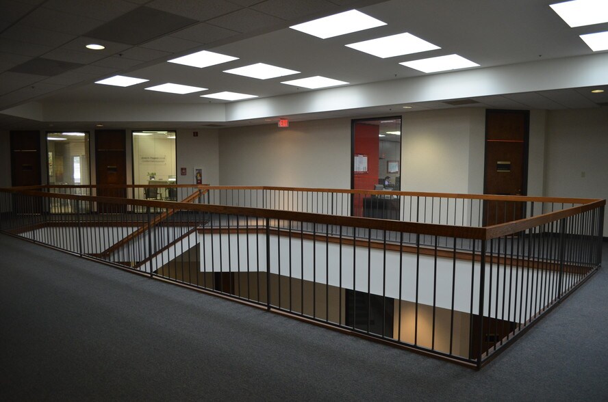 More Photos Of 14465 Webb Chapel Rd, Farmers Branch Office For Lease