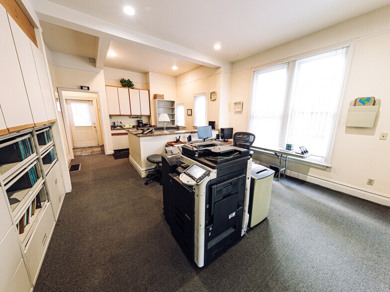 More Photos Of 1318 SW 12th Ave, Portland Office For Sale