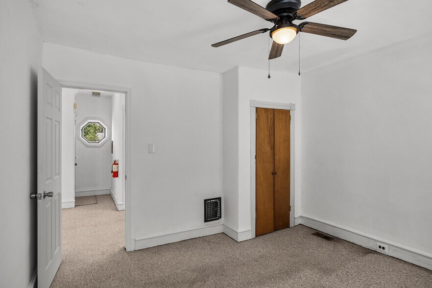 More Photos Of 688 N Broad St, Woodbury Office For Lease