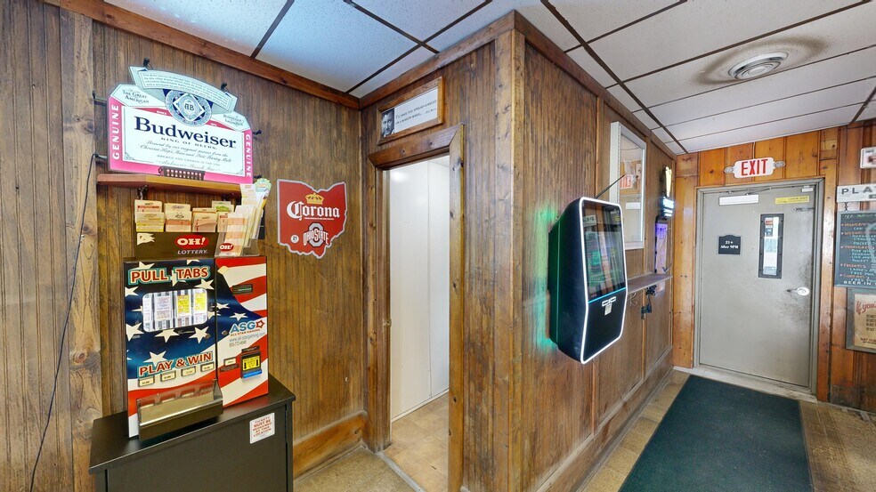 More Photos Of 46 S Leavitt Rd, Leavittsburg Bar For Sale