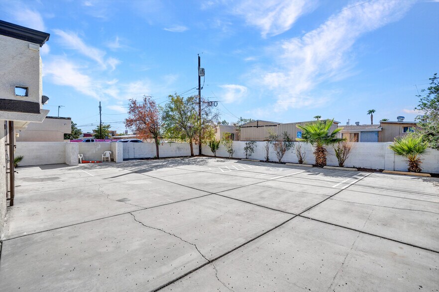 More Photos Of 713 N Eastern Ave, Las Vegas Office For Sale