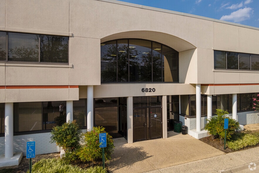 More Photos Of 6820 Commercial Dr, Springfield Research And Development For Lease