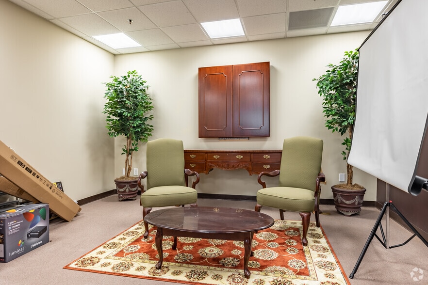 More Photos Of 7446 Covington Hwy, Lithonia Medical For Sale