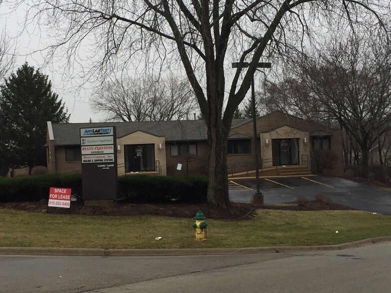 More Photos Of 4777 E State St, Rockford Medical For Lease