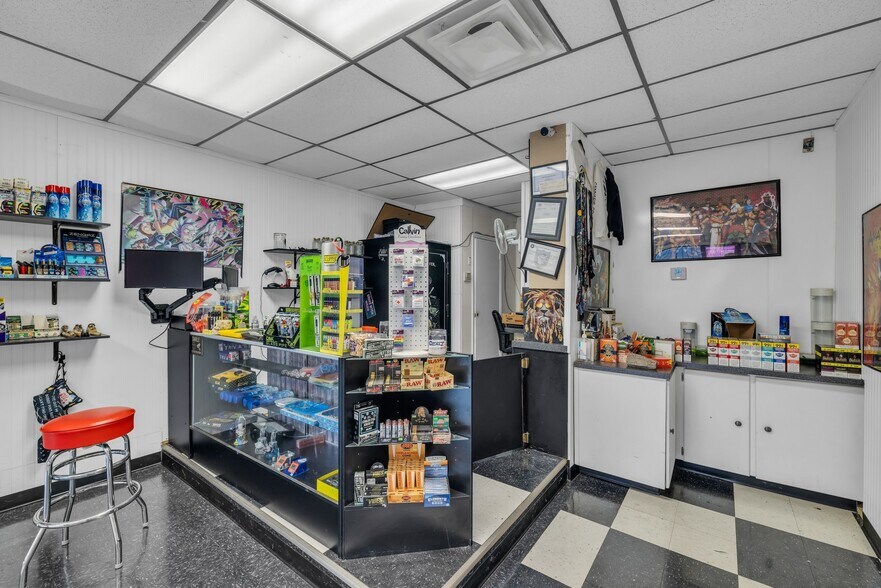 More Photos Of 101 S Main Street, Spavinaw Restaurant For Sale