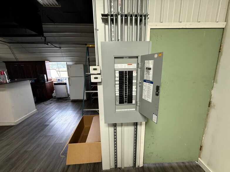 More Photos Of 3448 Highway 14, Laurens Light Distribution For Sale