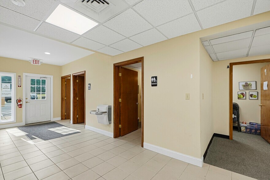 More Photos Of 37 Pierce St, Northborough Office For Sale