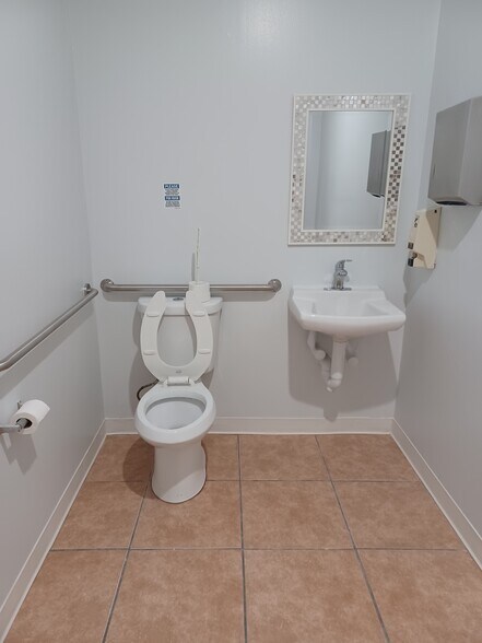 More Photos Of 200-208 W Oak St, Kissimmee Medical For Lease