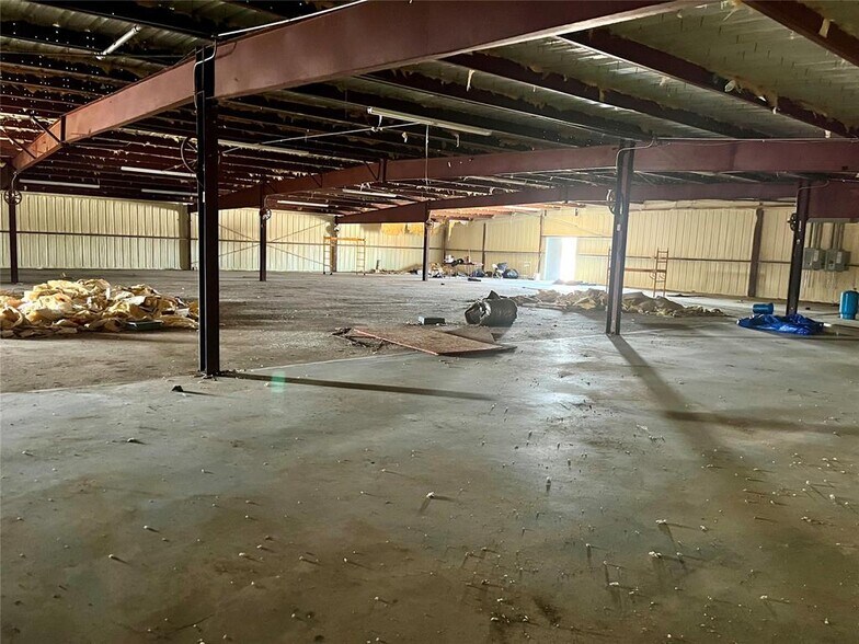 More Photos Of 980576 S Highway 99, Prague Warehouse For Sale