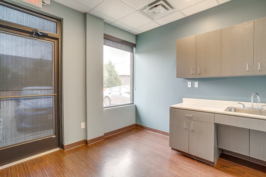 More Photos Of 221 Regency Pky, Mansfield Medical For Lease