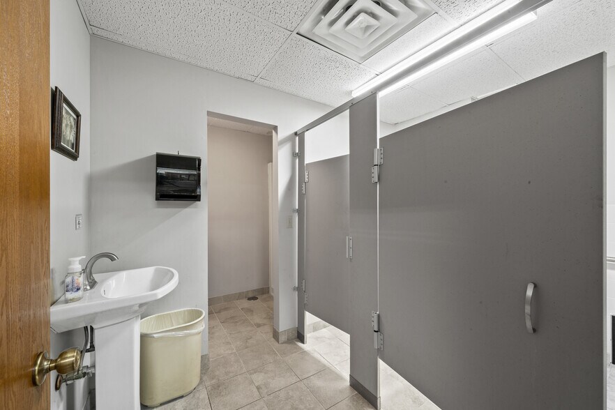 More Photos Of 130 Elizabeth Ln, Genoa City Industrial For Lease