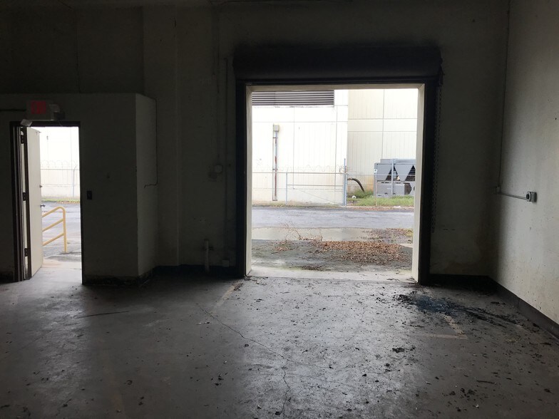 More Photos Of 18470 NW 27th Ave, Miami Gardens Warehouse For Sale