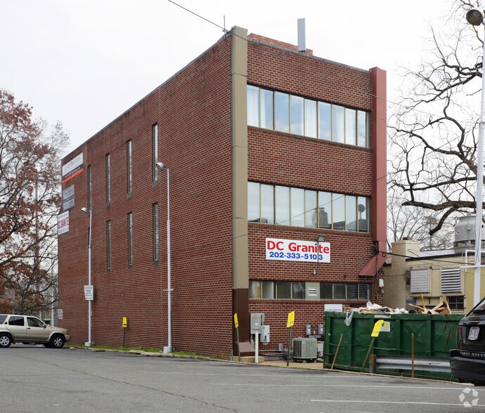 More Photos Of 2428 Wisconsin Ave NW, Washington Office For Lease