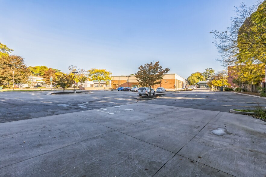 More Photos Of 565 Monroe Ave, Rochester Freestanding For Lease