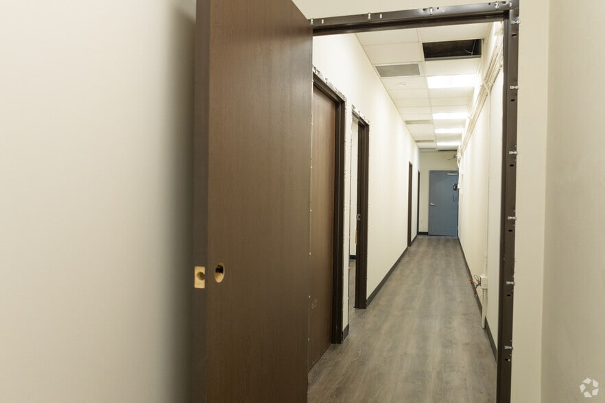 More Photos Of 3495 N Lakewood Blvd, Long Beach Warehouse For Lease