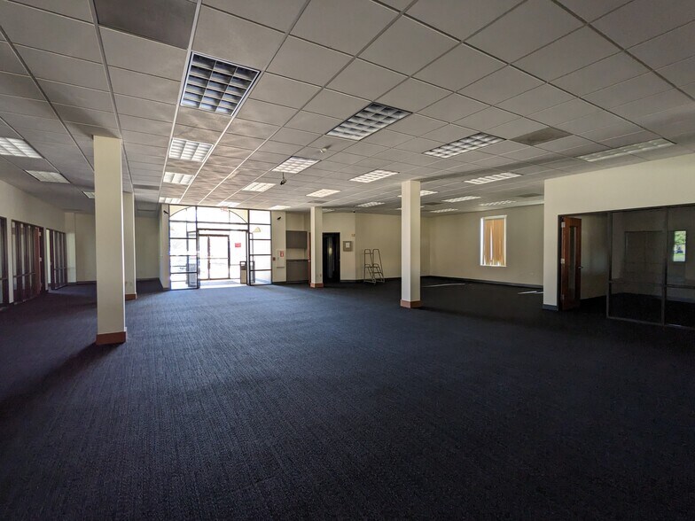 More Photos Of 18505 Champion Forest Dr, Spring Unknown For Lease