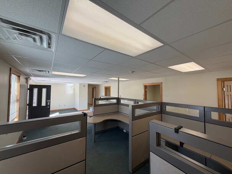 More Photos Of 1667 White Mountain Hwy, Sanbornville Showroom For Sale