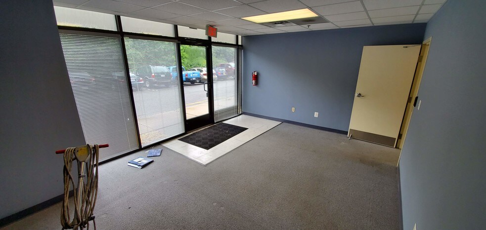 More Photos Of 3619 Richmond Hwy, Stafford Light Distribution For Lease