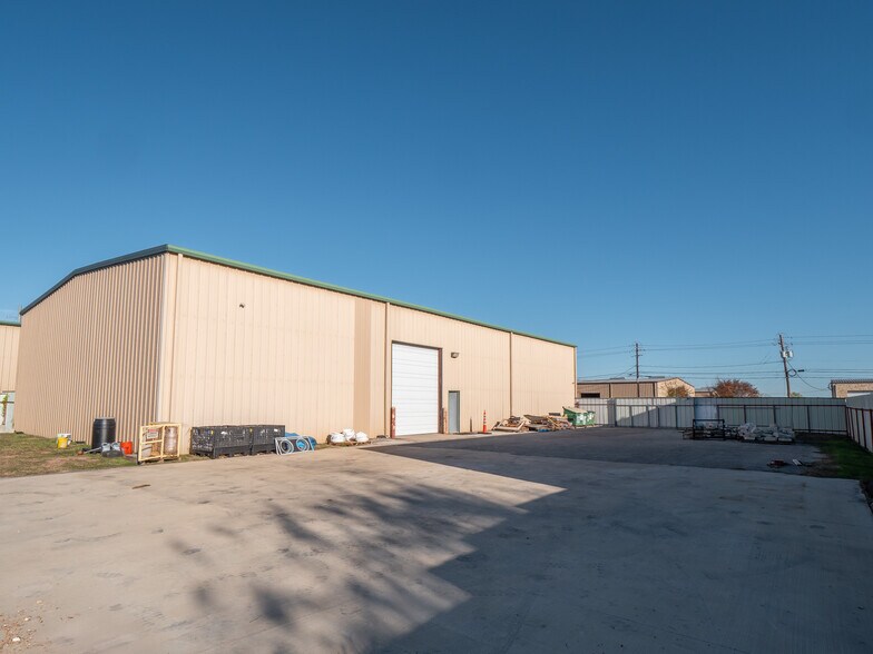 More Photos Of 13730 Immanuel Rd, Pflugerville Warehouse For Lease