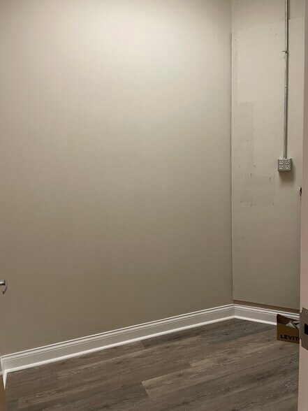 More Photos Of 715 N Church St, Charlotte Office For Sale