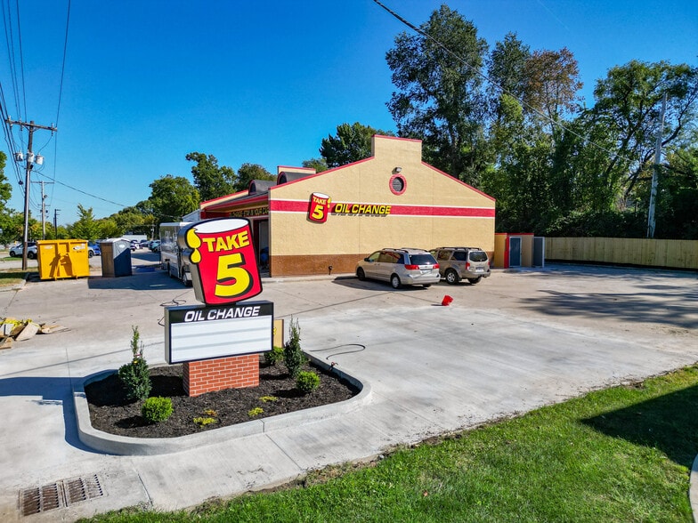 Primary Photo Of 7615 Shawnee Mission Pky, Mission Auto Repair For Sale