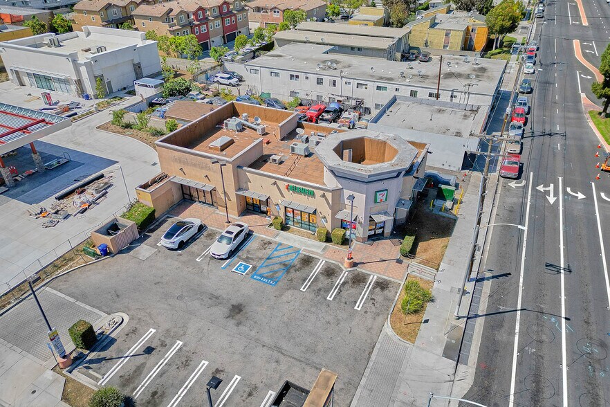 More Photos Of 11759 Carson St, Lakewood Convenience Store For Lease
