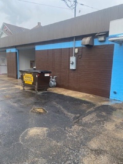 More Photos Of 610 Main, Savanna Carwash For Sale