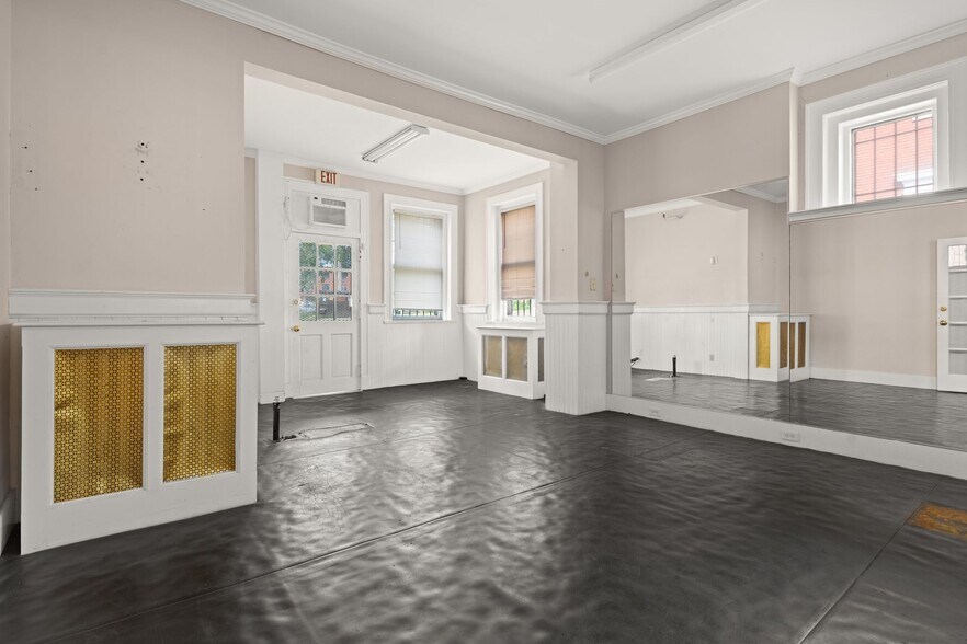 More Photos Of 360 Farmington Ave, Hartford Office Residential For Sale