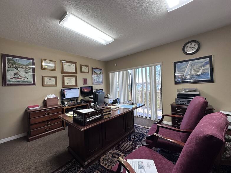 More Photos Of 2000 E Edgewood Dr, Lakeland Office For Lease
