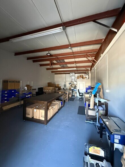 More Photos Of 5449 Benchmark Ln, Sanford Warehouse For Lease