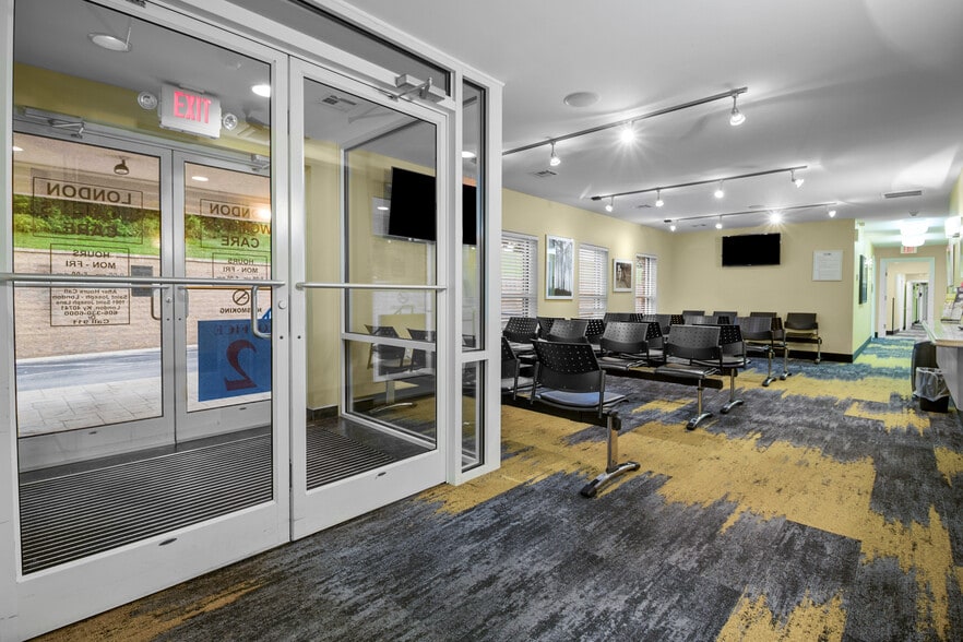 More Photos Of 803 Meyers Baker Rd, London Healthcare For Sale