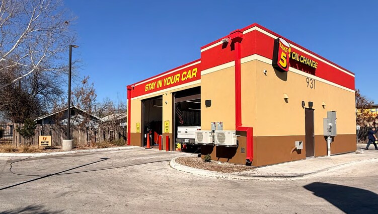 More Photos Of 931 S General McMullen Dr, San Antonio Freestanding For Sale