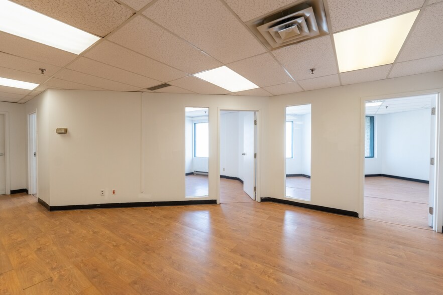 More Photos Of 8740-8754 Boul Pie IX, Montréal Warehouse For Lease