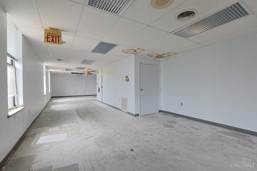 More Photos Of 2108 Central Pky, Cincinnati Loft Creative Space For Sale