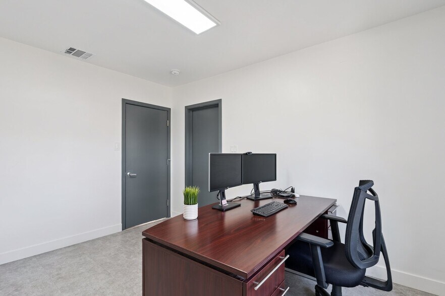 More Photos Of 203-215 N Victory Blvd, Burbank Office For Lease