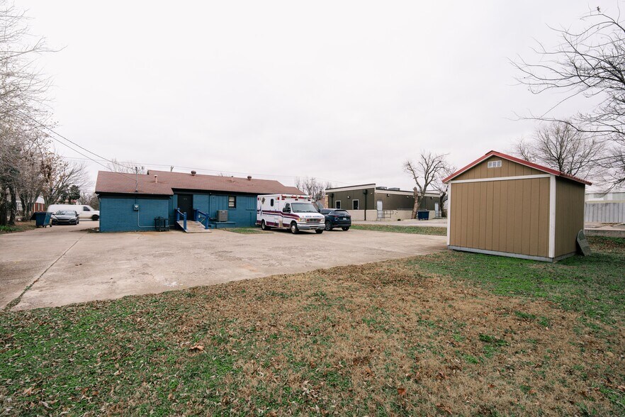 More Photos Of 3501 N Rockwell Ave, Bethany Office For Sale