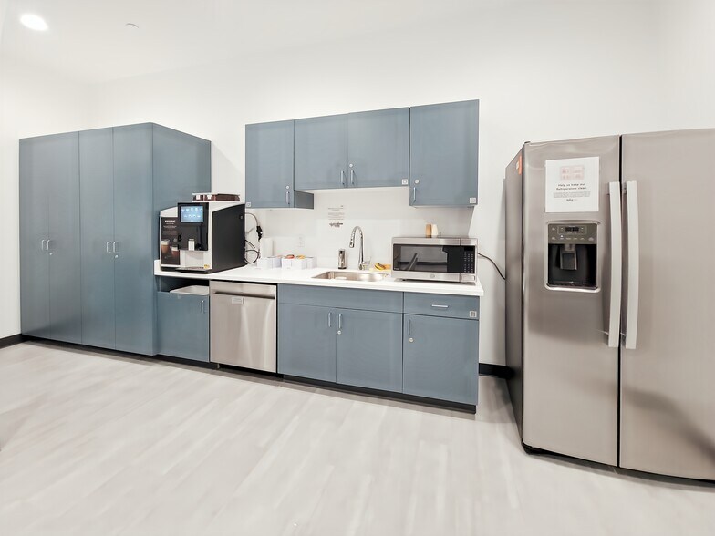 More Photos Of 7095 S Ballpark Dr, Franklin Coworking Space